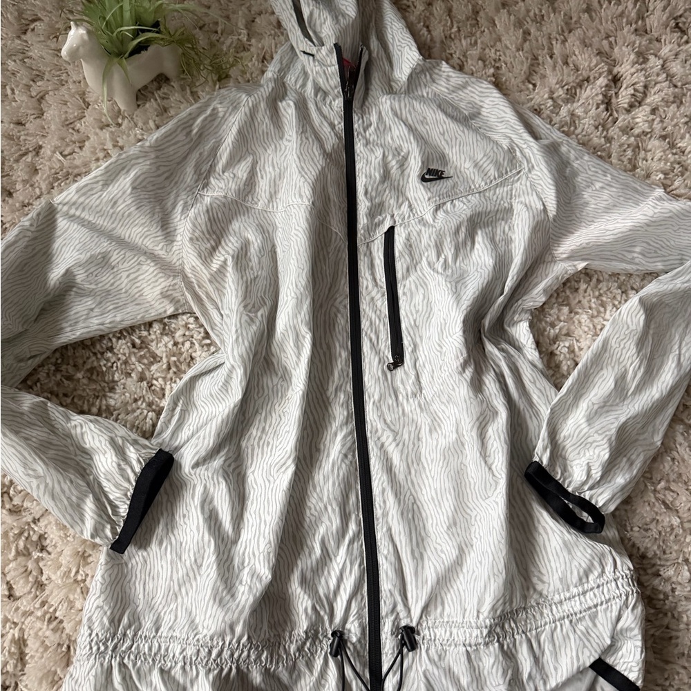 Nike White and Black windbreaker, zebra pattern athletic sport Jacket - Picture 3 of 5